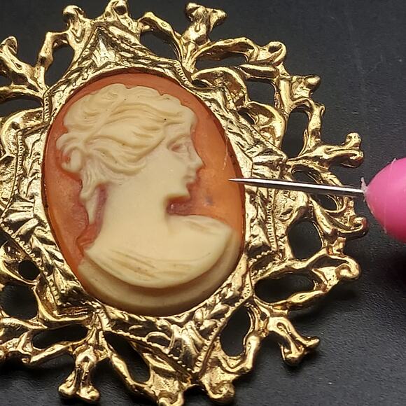 Vintage Cameo Brooch Orange Cream Gold Tone Lady HEad Portrait - Picture 5 of 8